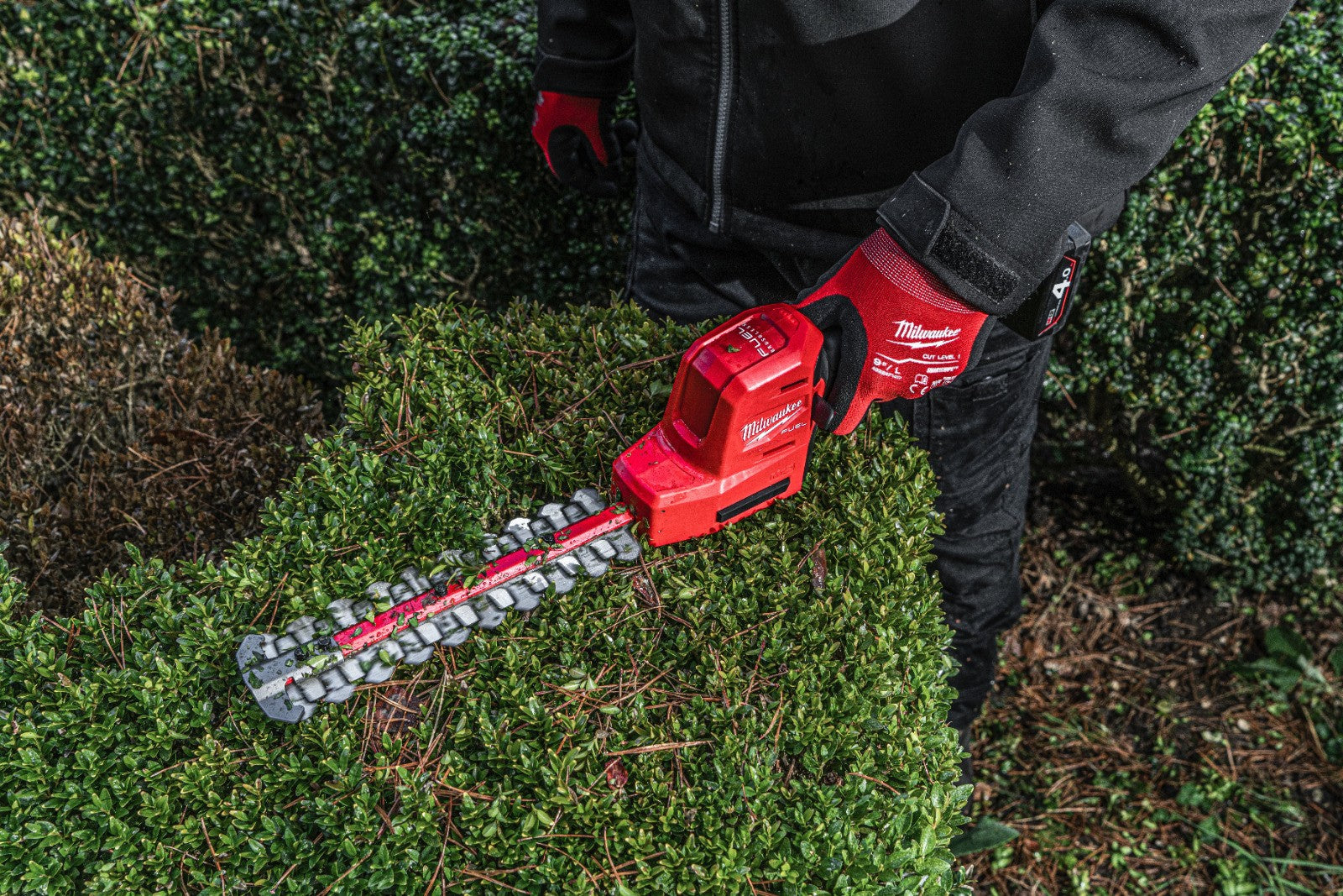 Milwaukee M12FHT20-0 12v Fuel 20cm Hedge Trimmer Naked