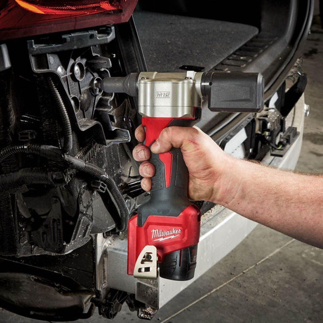 Milwaukee M12 BPRT-201X Pop Rivet Tool Kit
