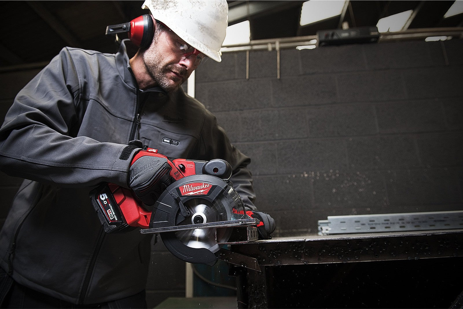 Milwaukee M18FMCS-0 18v 150mm M18 Fuel Metal Saw Bare Unit