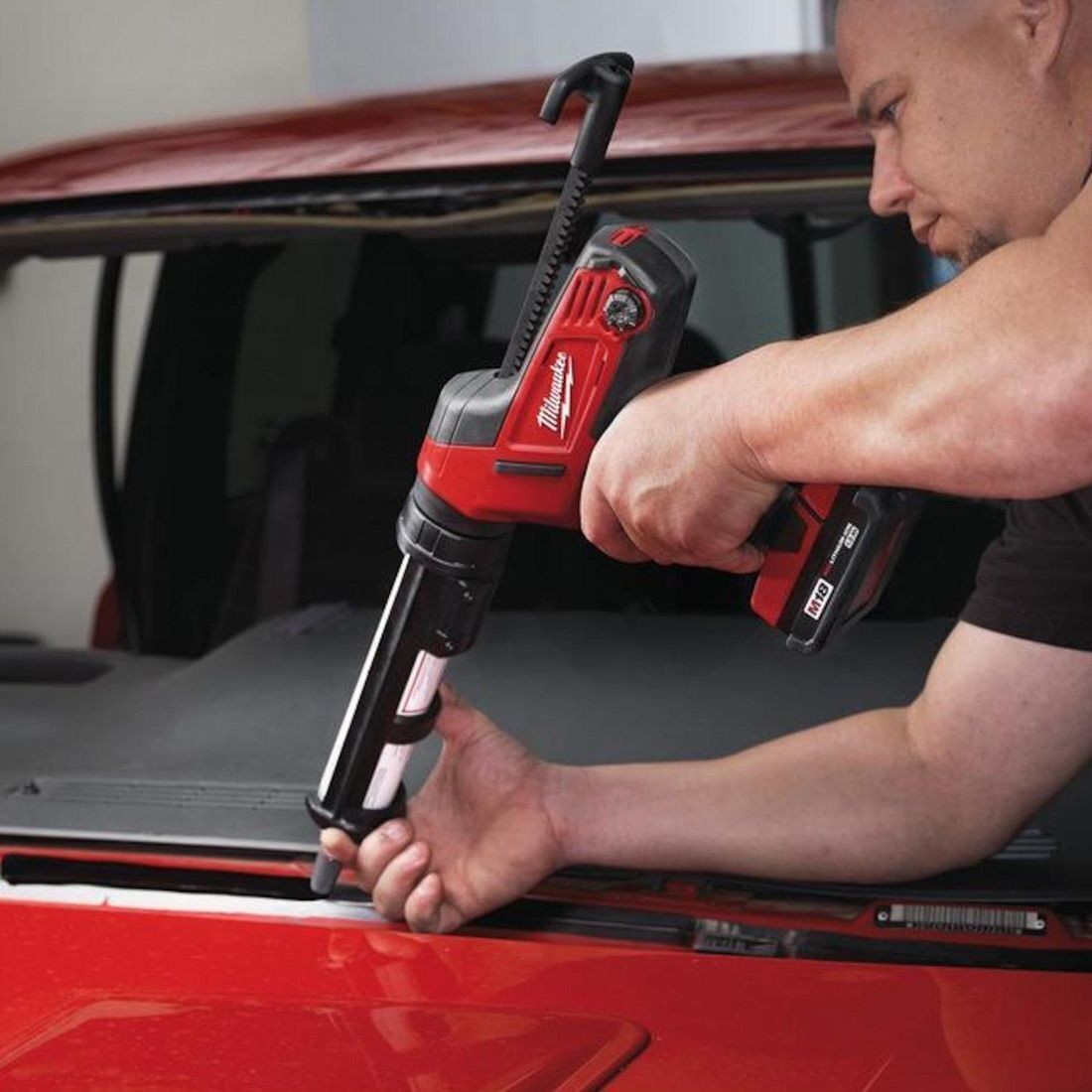 Milwaukee M12 PCG/310C-201B 12v 2.0Ah Li-Ion 310ml Caulking Gun