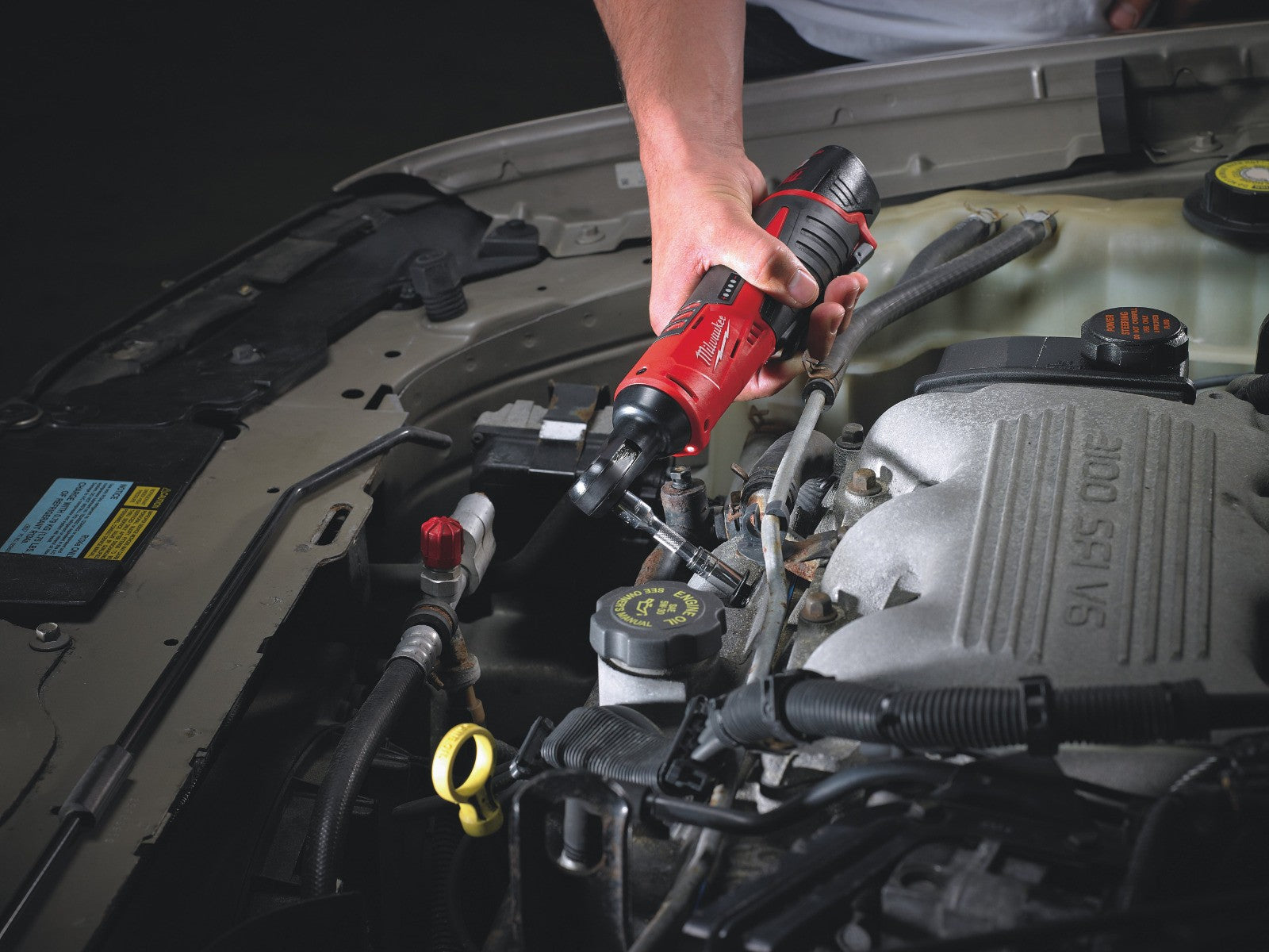 Milwaukee M12IR-201B 12V Sub-Compact 3/8" Impact Ratchet (1x 2.0Ah Battery)