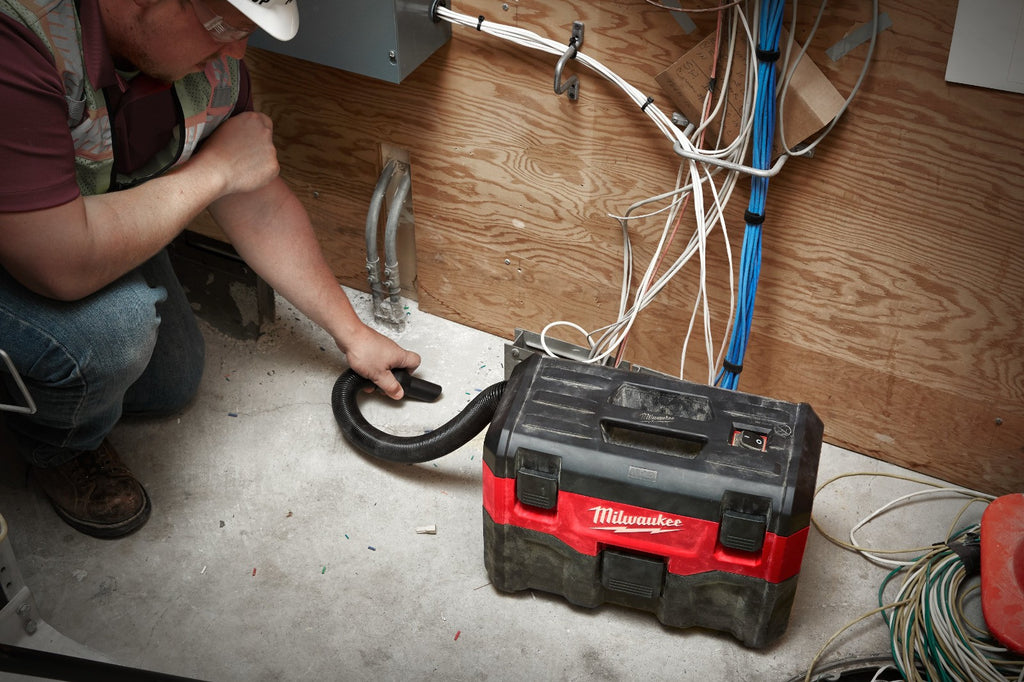 Milwaukee M18VC2 18V Wet/Dry Vacuum (Body Only) & 5.0Ah Battery