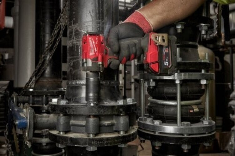 Milwaukee M18FIW2F38-0X 18V Fuel Compact 3/8" Impact Wrench, Case and Sleeve