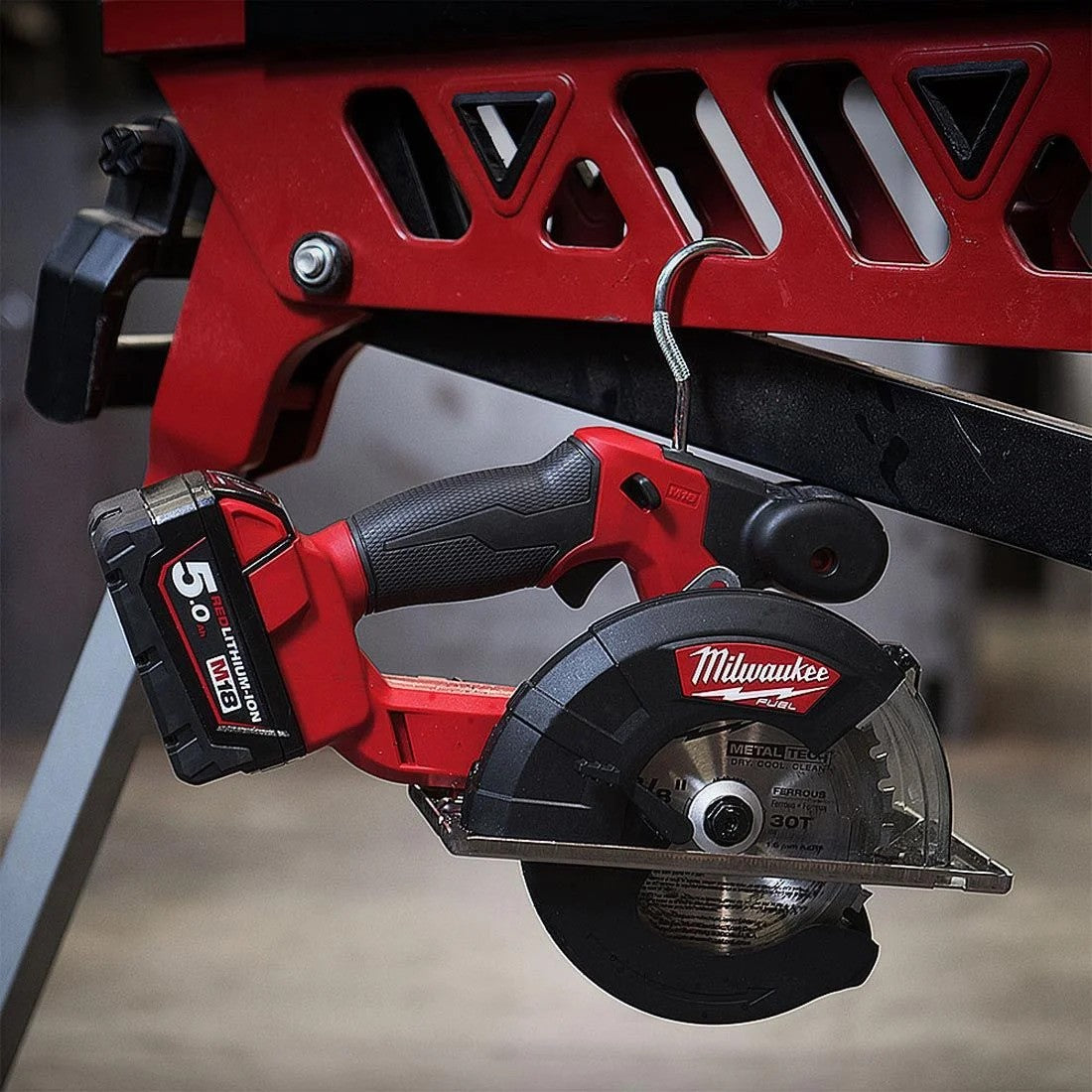 Milwaukee M18FMCS-502B 18v 150mm M18 Fuel Metal Saw Kit, 2 x 5.0Ah Batts, Charge