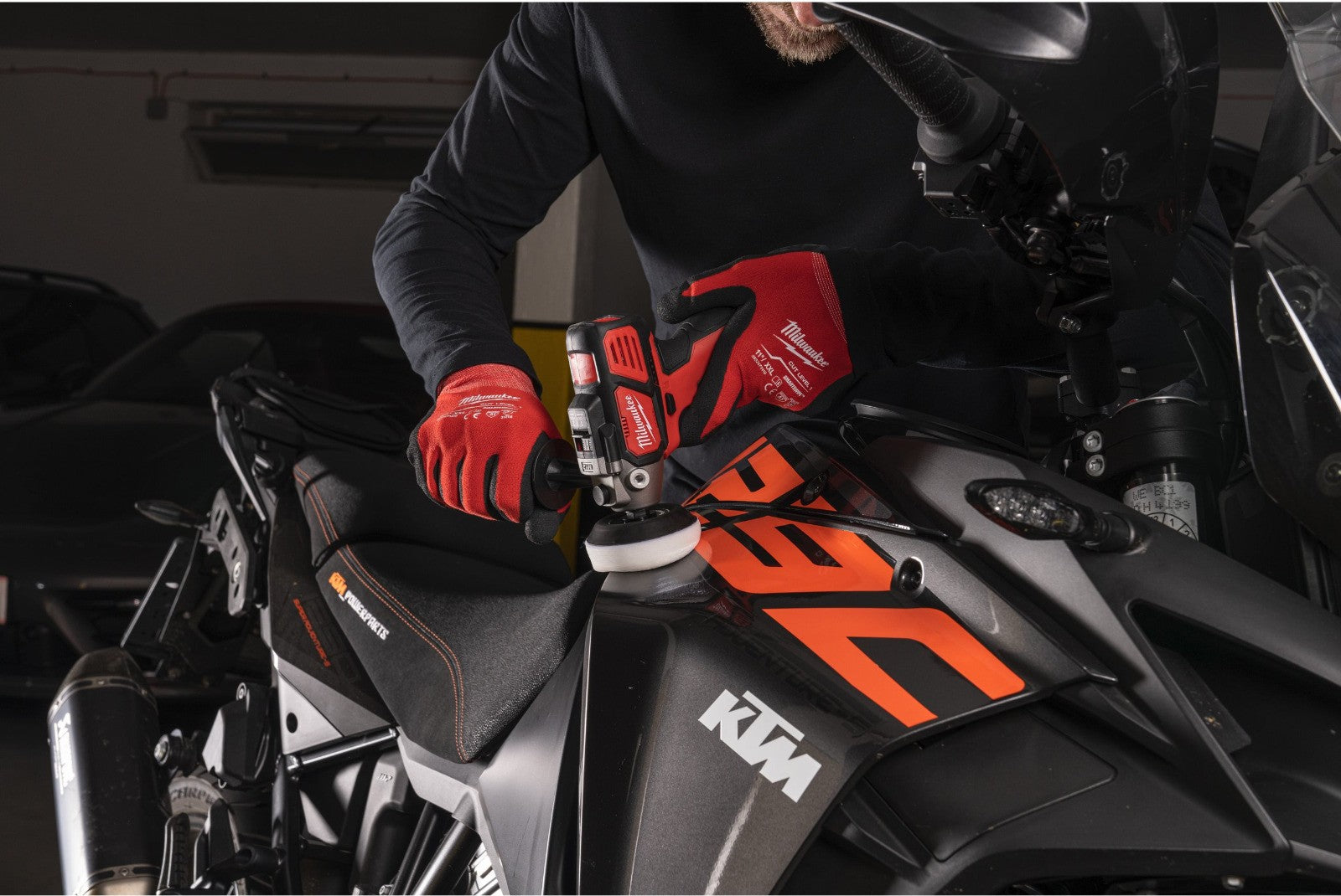 Milwaukee M12BPS-0 12V Sub Compact Polisher Sander (Body Only)