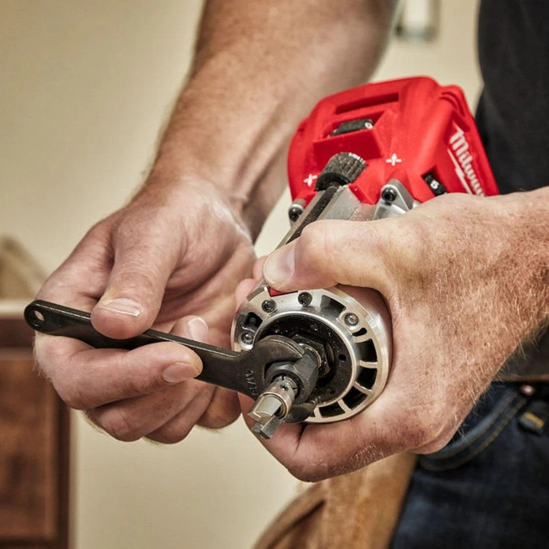 Milwaukee M18FTR-0X 18V Fuel Cordless Trim Router with Accessories (Body Only)