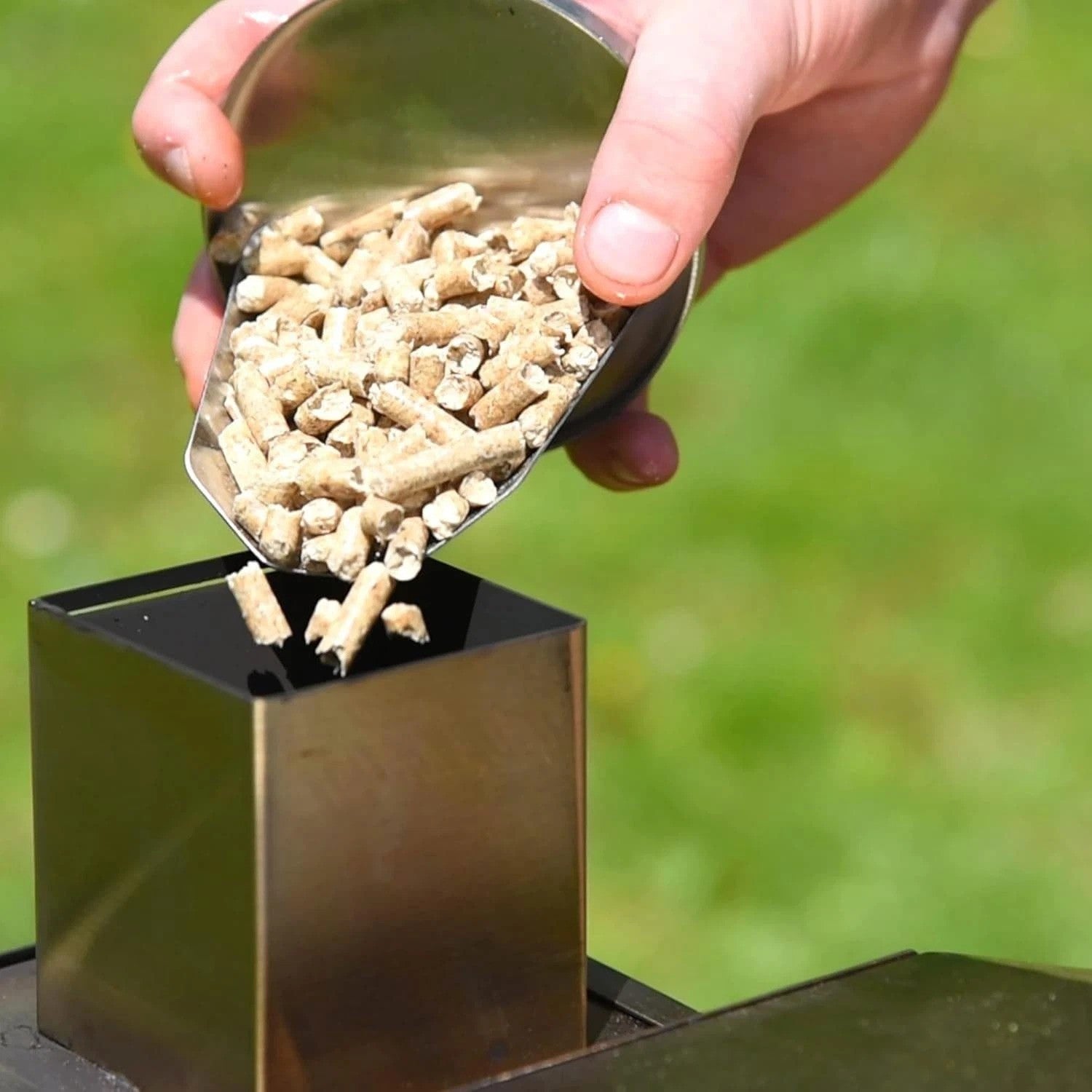 Platinum Plus Wood Pellets 15kg Bag 6mm for Pizza Ovens, Fire Pit and BBQ