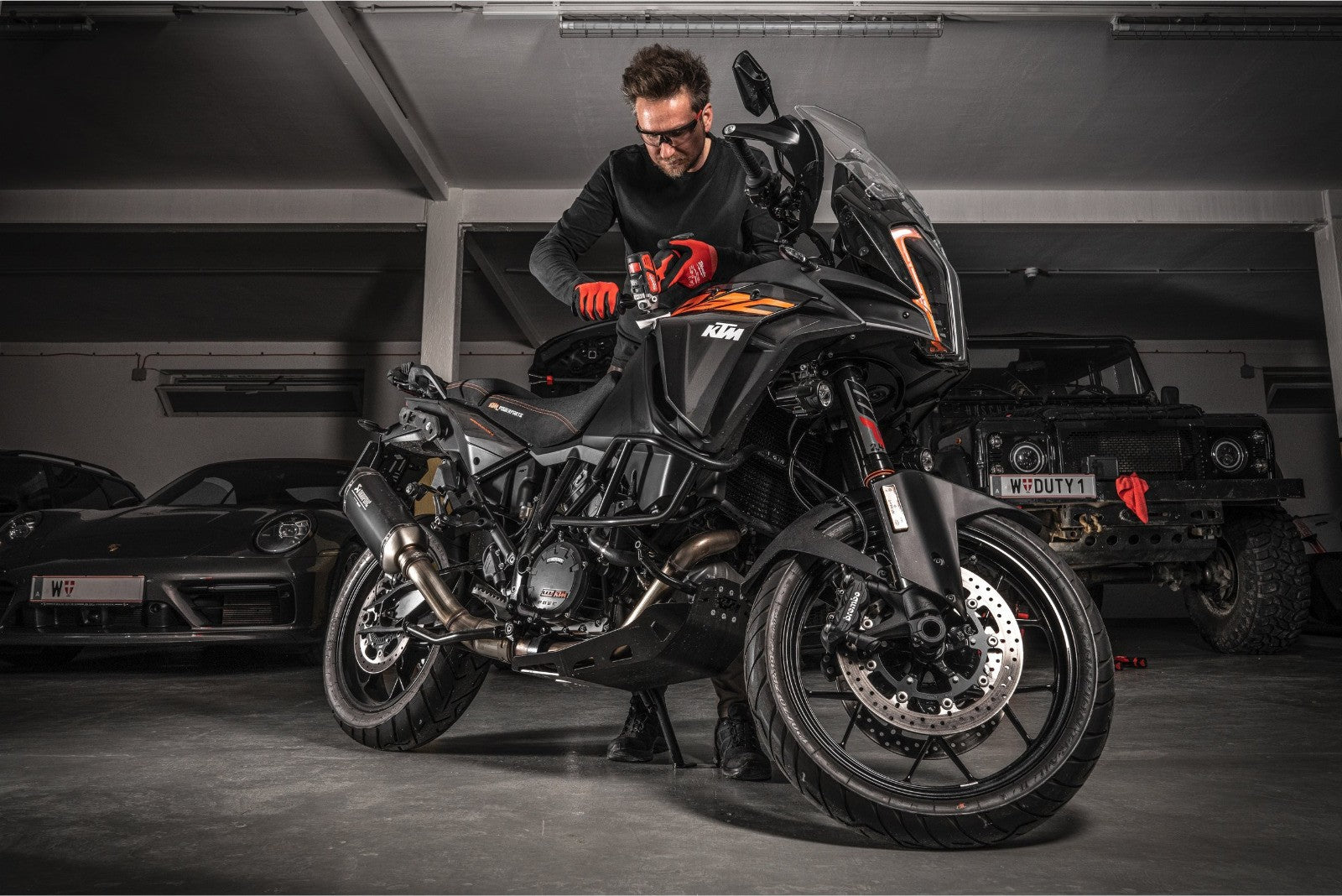 Milwaukee M12BPS-0 12V Sub Compact Polisher Sander (Body Only)